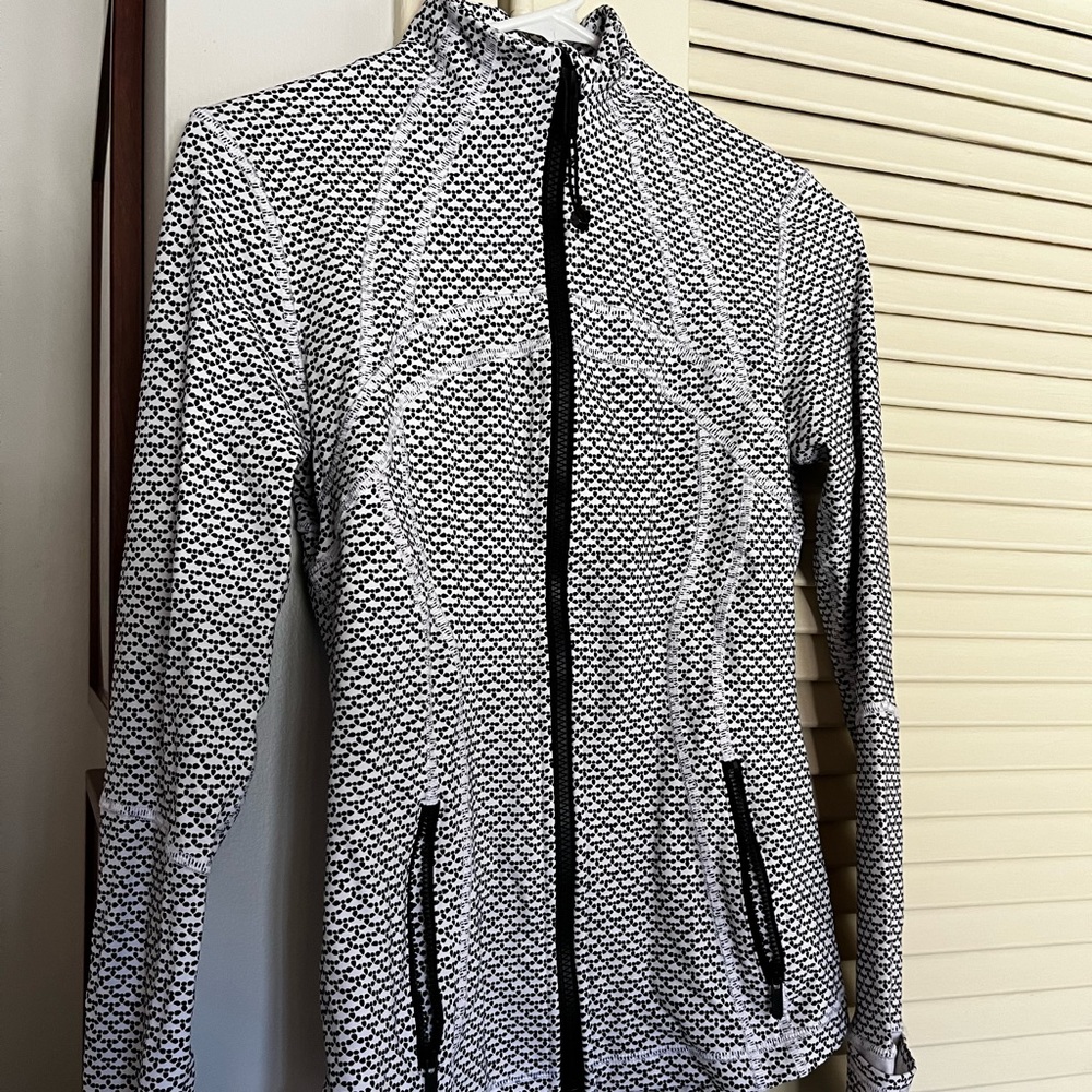 Lululemon define jacket black & white dot design excellent condition size 6
